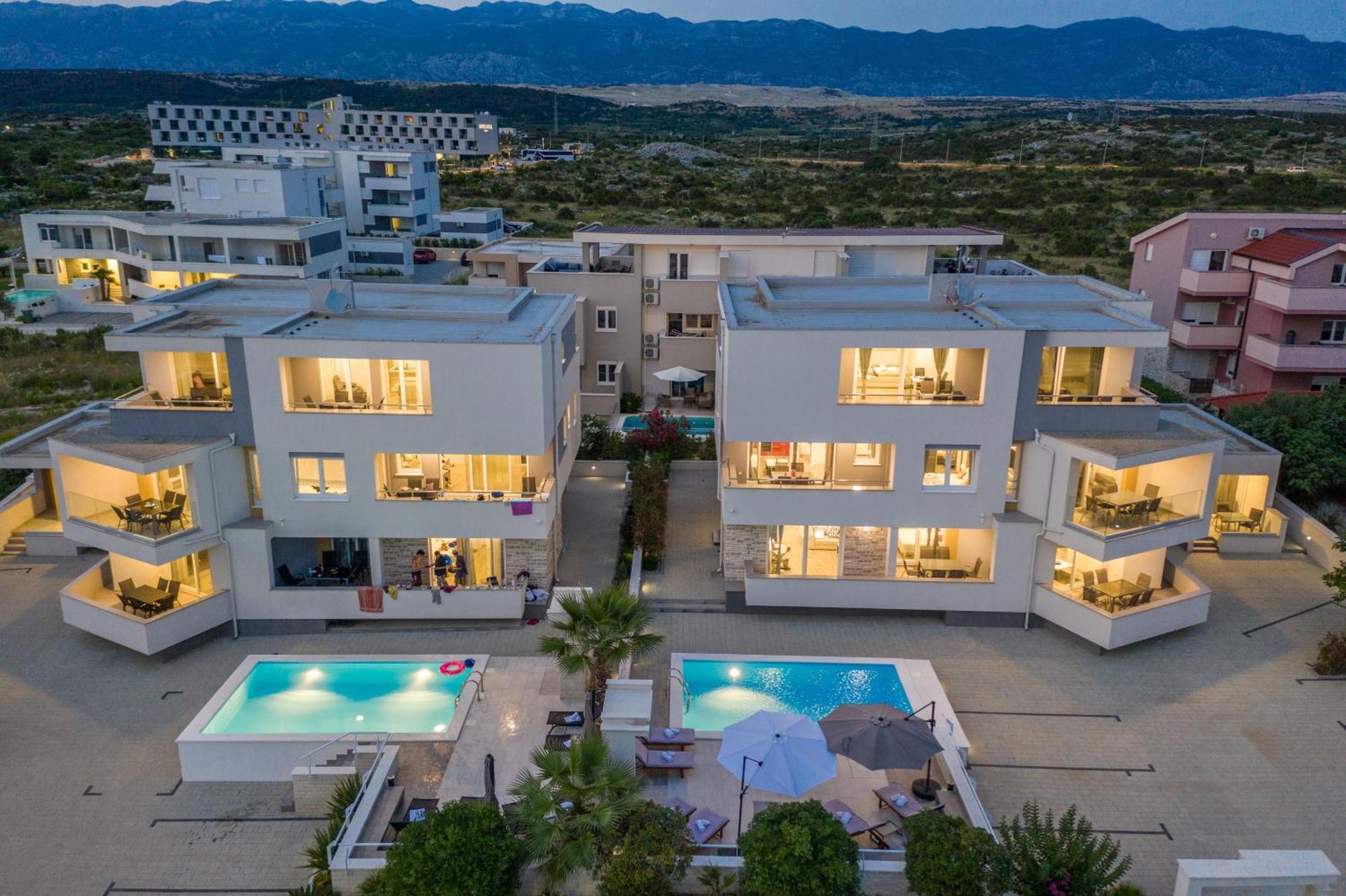 Apartments & Rooms Danivan Pool Villas Novalja Exterior photo